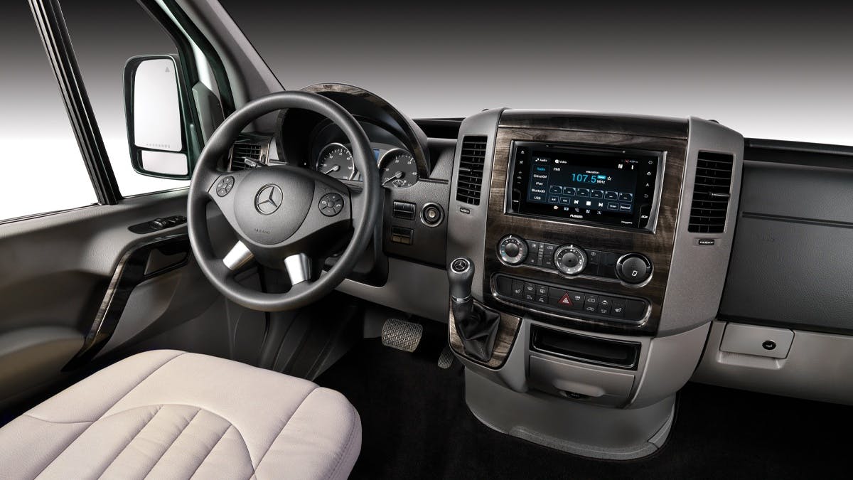 Lounge-Overview-Features-2.2-MercedesSaftyPerformance